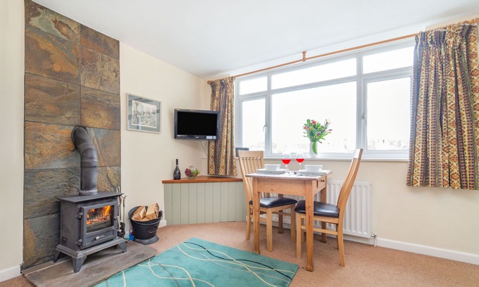 Skipton Cottage | JOURNEYMAN LOFT, pet friendly, with open fire in Skipton