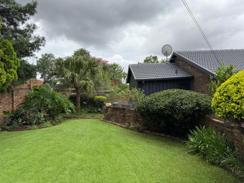 Moreleta Park House | JuaMtoto guesthouse