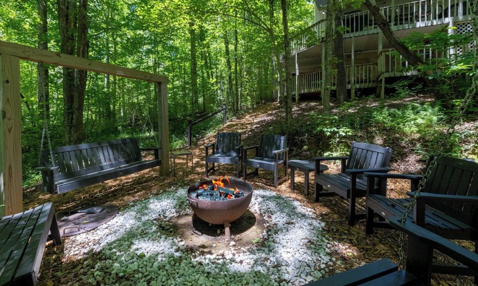 Sautee Nacoochee Cottage | Jubilee Creekside Cottage – Enjoy the Creek, Hot Tub and Outdoor Fire Pit