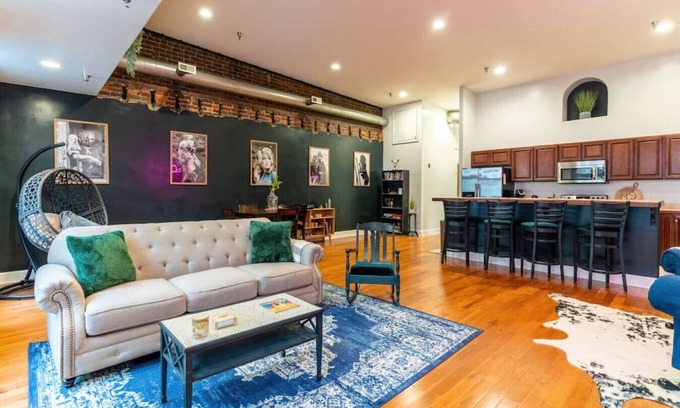 Downtown Knoxville Apartment | Jump right into the heart of Downtown Knoxville