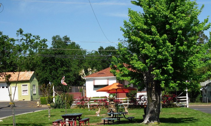 Altaville Hotel | Jumping Frog Motel