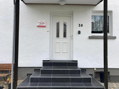 Neureut House | JUNA