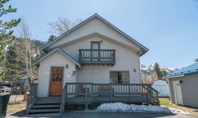June Lake House | June Lake Lodge- Centrally located - short walk to JLB, The General Store, both Gull and June Lakes