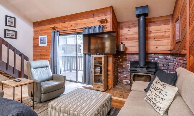 June Lake Condo | June Lake Sierra Suns 4 -Spacious