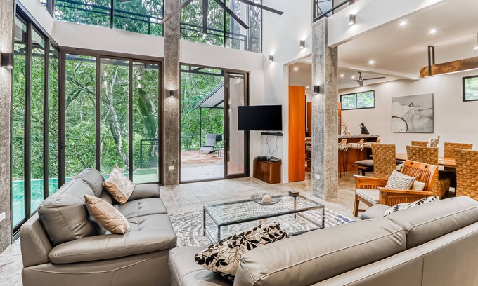 Valle Pura Vida House | Jungle-view house with infinity pool, balcony, & lanai - snowbird-friendly