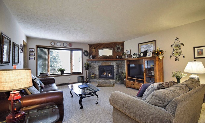 Blowing Rock Condo | Juniper 4 | Fireplace, Restaurant, Pool, Spa