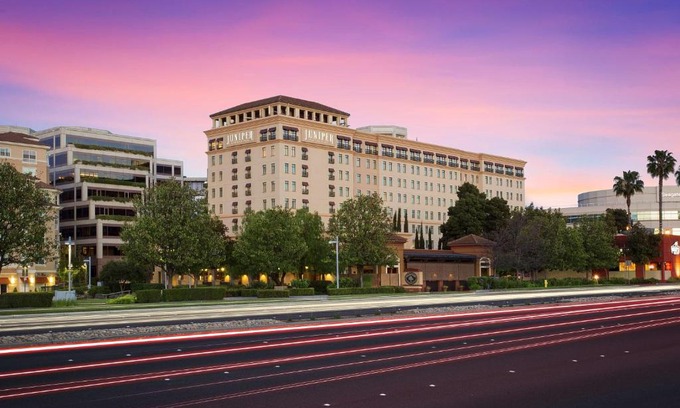 Cupertino Hotel | Juniper Hotel Cupertino, Curio Collection by Hilton