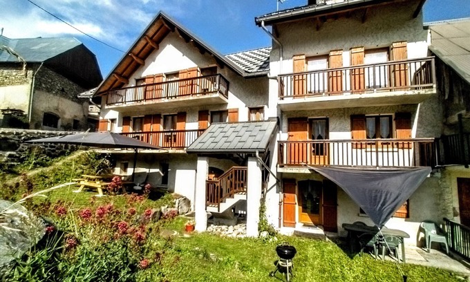 Saint-Colomban-des-Villards Apartment | Just 5 minutes from the Domaine des Sybelles! Fully equipped apartment with view.