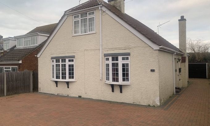 Herne Bay House | Just five minutes walk from the beach!