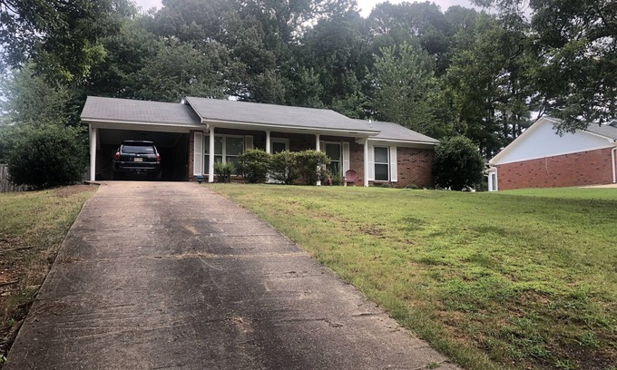 Oxford House | Just minutes from the Square and the Grove-Comfy beds, quiet neighborhood