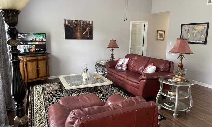 Taylors Apartment | Just off Main near Taylors Mill - CLEAN & COMFY