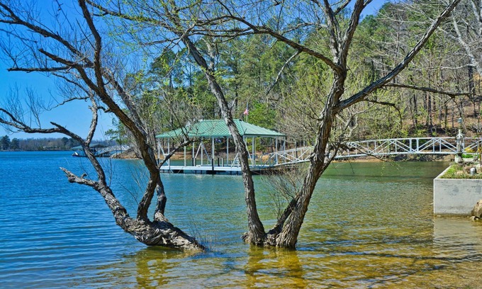 Crane Hill Apartment | "JUST STEPS TO THE WATER" PRIVATE 2 BR 2 BATH APARTMENT ON 5 POINTS COVE