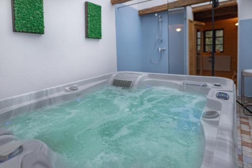Holloko Apartment | Kégli apartmanok és fürdőház Hollókő