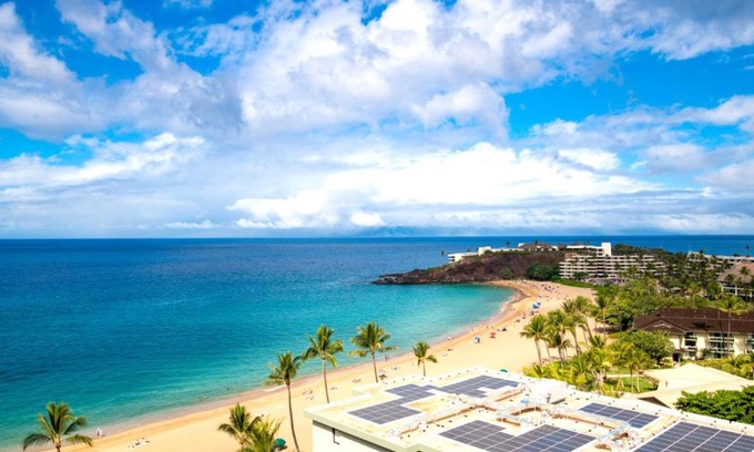 Kaanapali Apartment | K B M Resorts- WH1-1218 Stunning Studio, whale watching, big ocean views, steps to beach