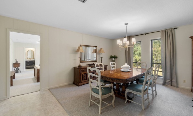 Hattiesburg House | K K’s Hideaway—pond/pool table nn