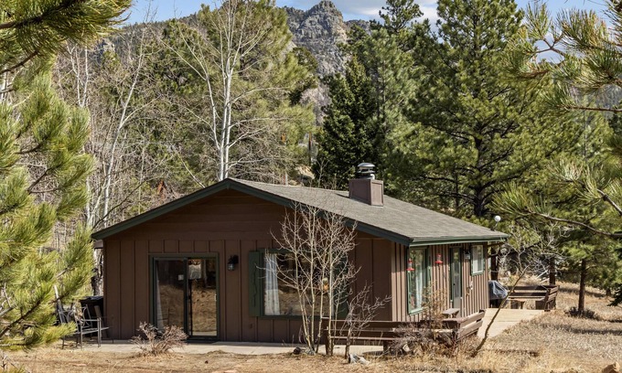 Carriage Hills Cabin | Kabina on Fish Creek - 2 bedroom cabin - quiet location