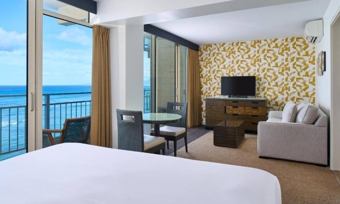 Diamond Head - Kapahulu - St. Louis Hotel | Kaimana Beach Hotel | Oceanfront View Junior Suite | Direct Ocean Views