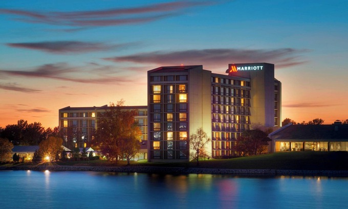 Waldron Hotel | Kansas City Airport Marriott