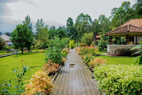 Ruhengeri Hotel | Karisimbi Cave Resort