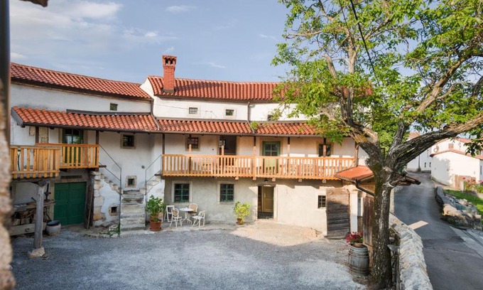Kras Villa | Karst Heritage Retreat