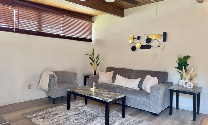 Visalia Apartment | Kaweah Luxe Getaway with Laundry