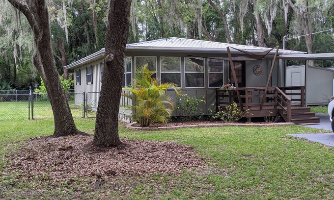 Crystal River House | Kayaker's & Bass Fishing Paradise! Dogs Welcome!