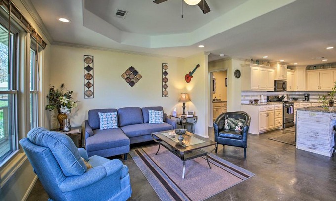 Piney House | Kayaks and Boat Slip Waterfront Hot Springs Home!