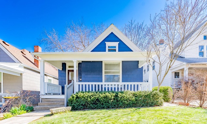 Southmoreland House | KC BoHo Bungalow - Fenced Yard - Pet-friendly