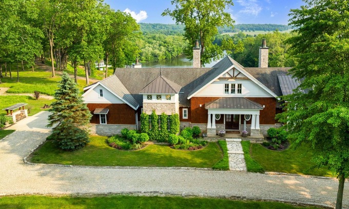 Niles House | Keenan Hollow Farm | 100+ Acres on River Sleeps 18 5BR/4.5BA