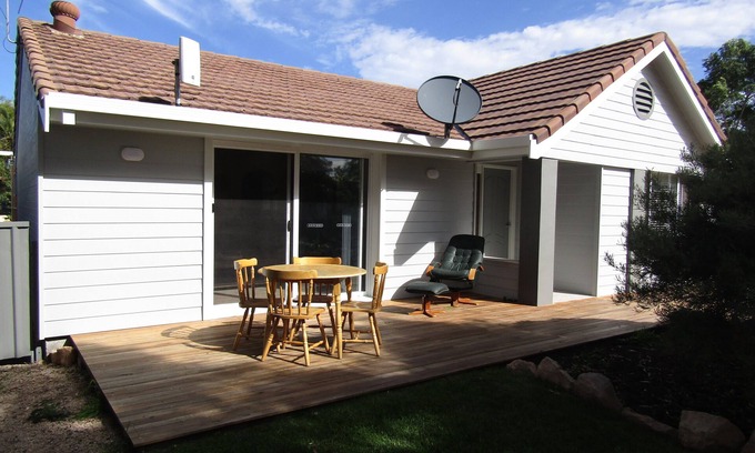 Dalrymple House | Keepin it Reel - Dog friendly - Off Peak Special!