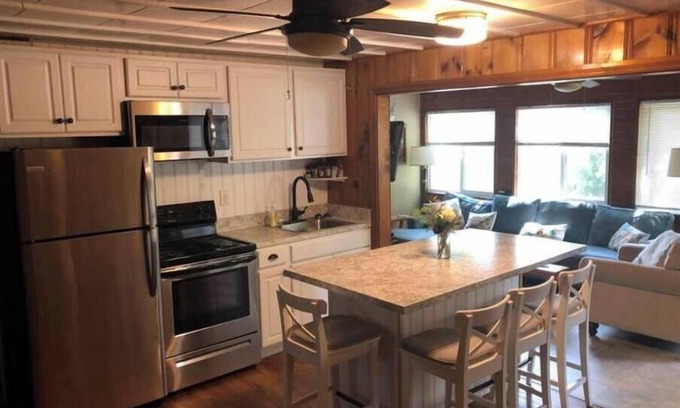 Kelleys Island Cabin | Kelleys Island Cabin Fever/Duplex Unit 1