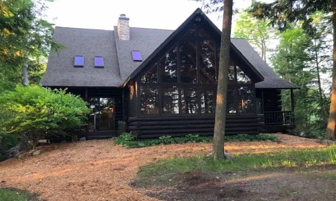 Suring Cabin | Kelly Lake, Private & Stunning "Heaven on Earth"