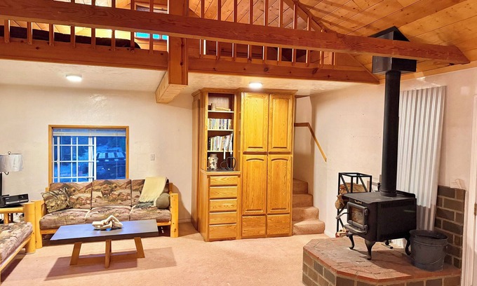 Inyokern Cabin | Kennedy Bluebird: off-grid cabin near SF Kern River