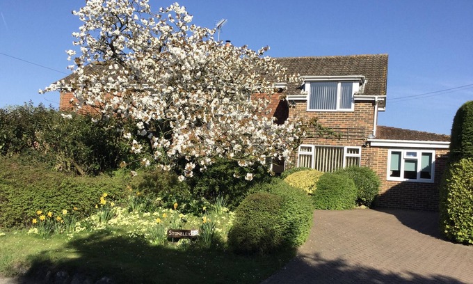 Mersham Apartment | Kent village setting, close to rail and road connections for Europe and London