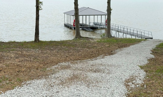 Almo House | Kentucky Lake - Jonathan Creek 2-bedroom Cabin, WiFi, shared dock & Bald Eagles!