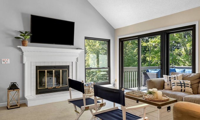 Salem House | Keowee Key Townhouse- Lake, great deck, outdoor firetable & CLEMSON FOOTBALL!