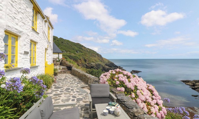 Portloe Cottage | KERBENETTY (HARBOUR COTTAGE), pet friendly, with open fire in Portloe