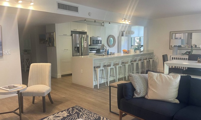 Key Biscayne Apartment | Key Biscayne Gorgeous 3 bdrm Beachy Chic Condo