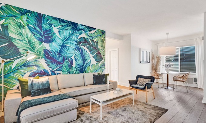 West Avenue Apartment | KeyWest suite 2BD/1BA SoBe walk to LincolnRD & Bay