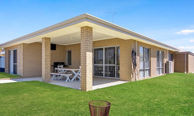 Dunsborough House | Killarney Retreat - Dunsborough