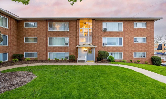 Fairview Park Apartment | King and Queen memory foam beds Near the Valley! | Georgtown Villas