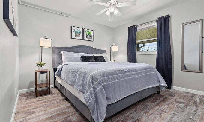 Appleton House | King bed 2BR Suite in the Heart of Appleton