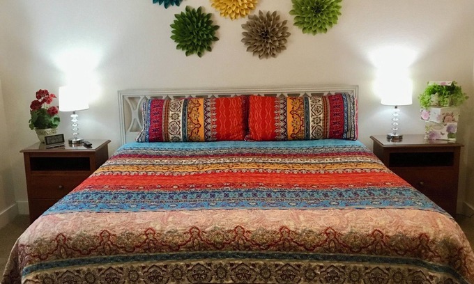 Johnstown House | King Bed Entire Suite No Cleaning Fee Private Entrance