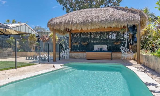 Warwick House | King bed - Fast wifi - Sleeps 8 - Pool table