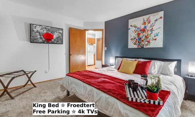 Wauwatosa Apartment | King Bed - Near Froedtert - Fast WiFi - Underground Parking