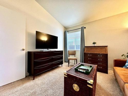 Rancho Cordova House | King Bed Retreat, Pet-Friendly, Rancho Cordova