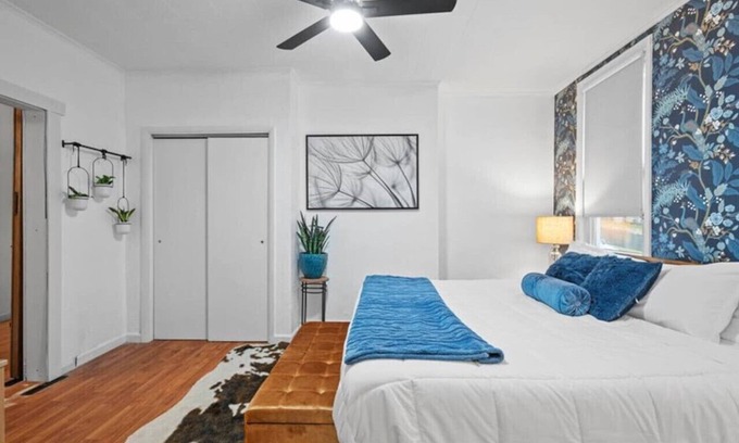 Lawrenceville Apartment | King Bed, Retro-Inspired!