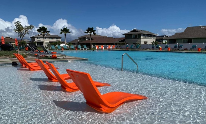 Ewa Condo | King Bed w/ pool. Prime Location. Assigned Parking. Family Friendly!