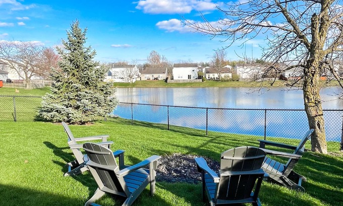 Noblesville House | King Beds - Close to Mojo Up and Grand Park - Fire Pit - Water Views