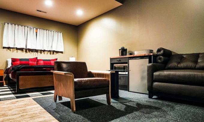Maple Hill Hotel | King Cabin Room Kiowa